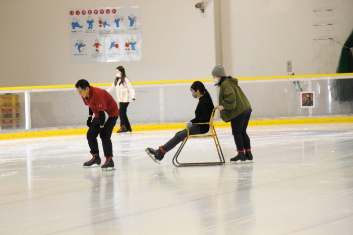 サン・ビレッジ浜田でアイススケート体験
